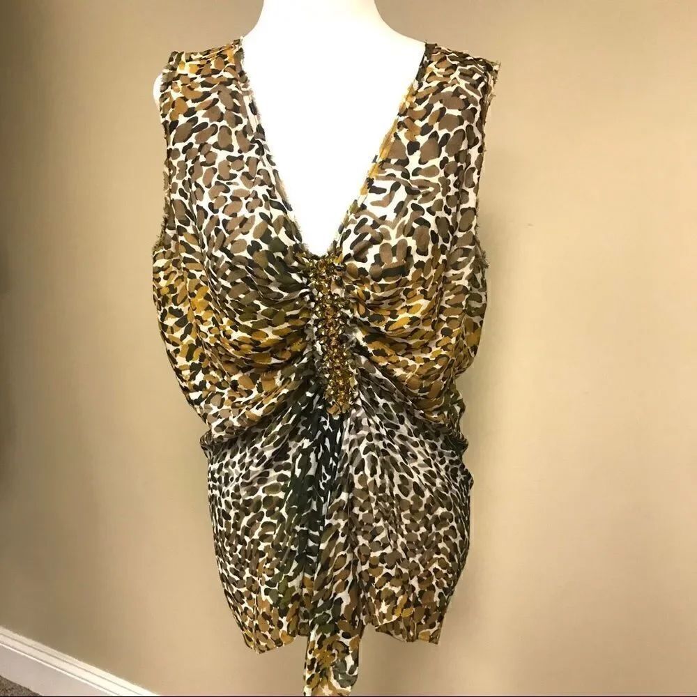 👠Magaschoni sleeveless animal print top.   Size XL